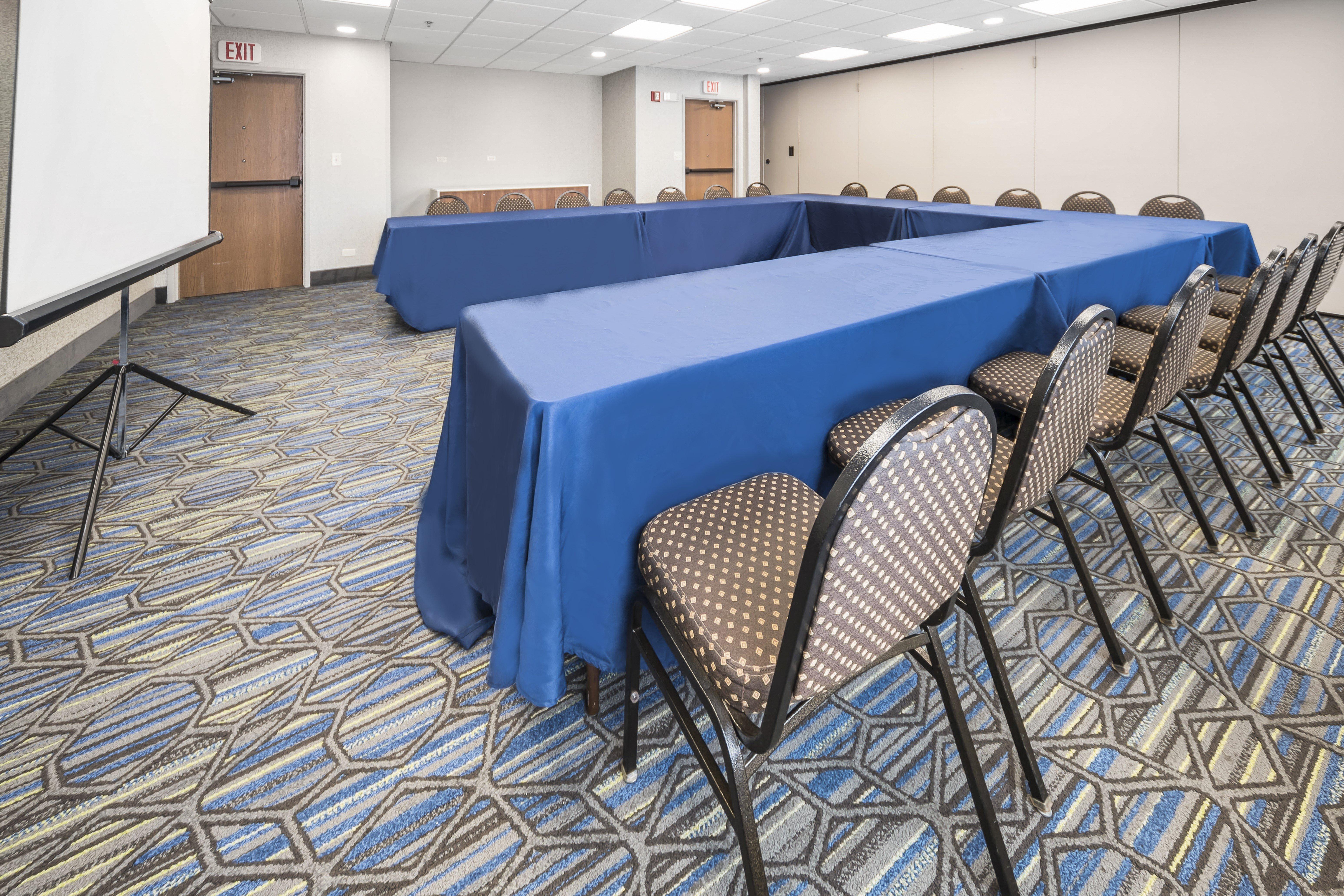 Holiday Inn Express Chicago Northwest-Vernon Hills By Ihg Exterior foto