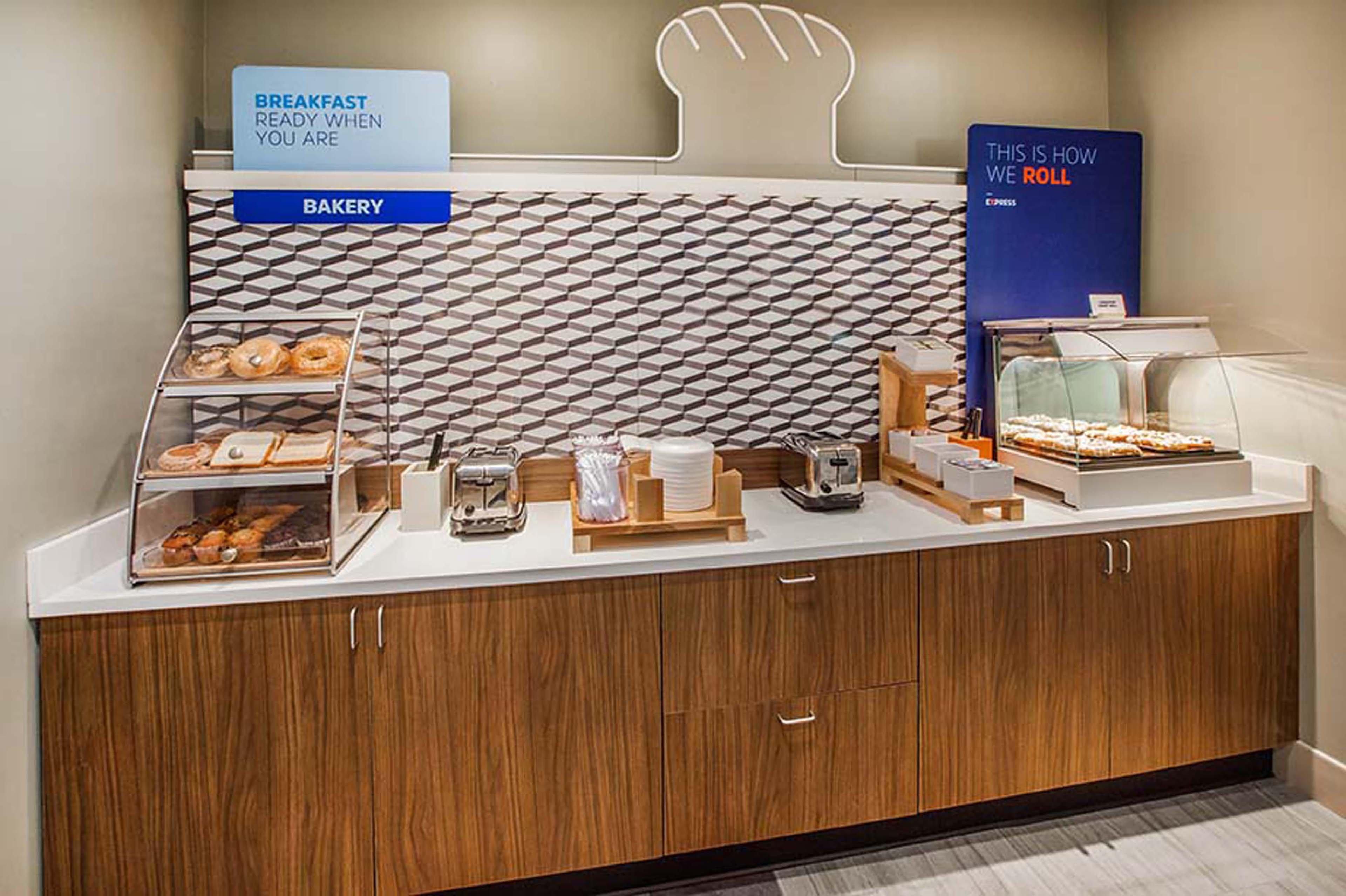 Holiday Inn Express Chicago Northwest-Vernon Hills By Ihg Exterior foto