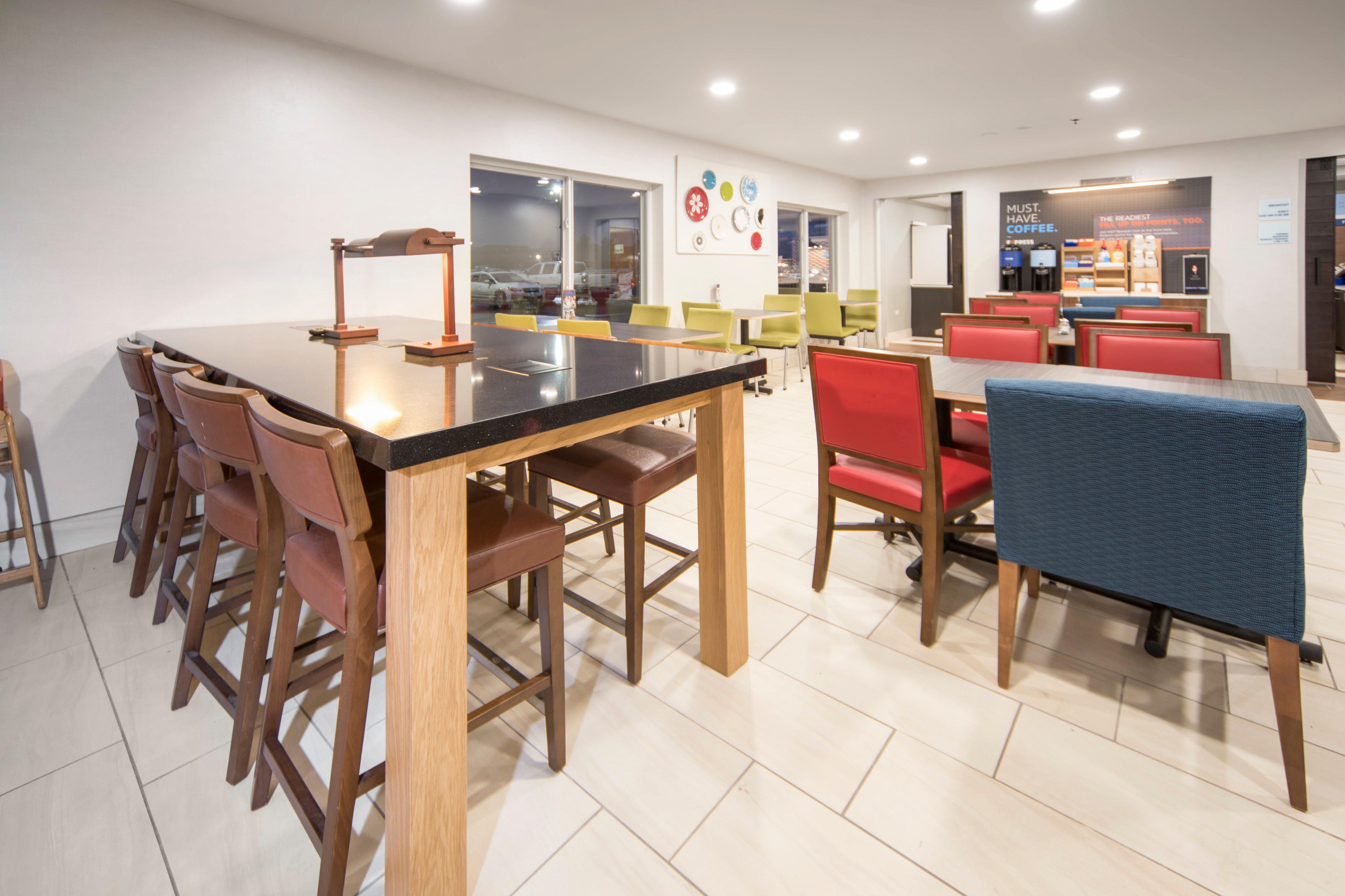 Holiday Inn Express Chicago Northwest-Vernon Hills By Ihg Exterior foto