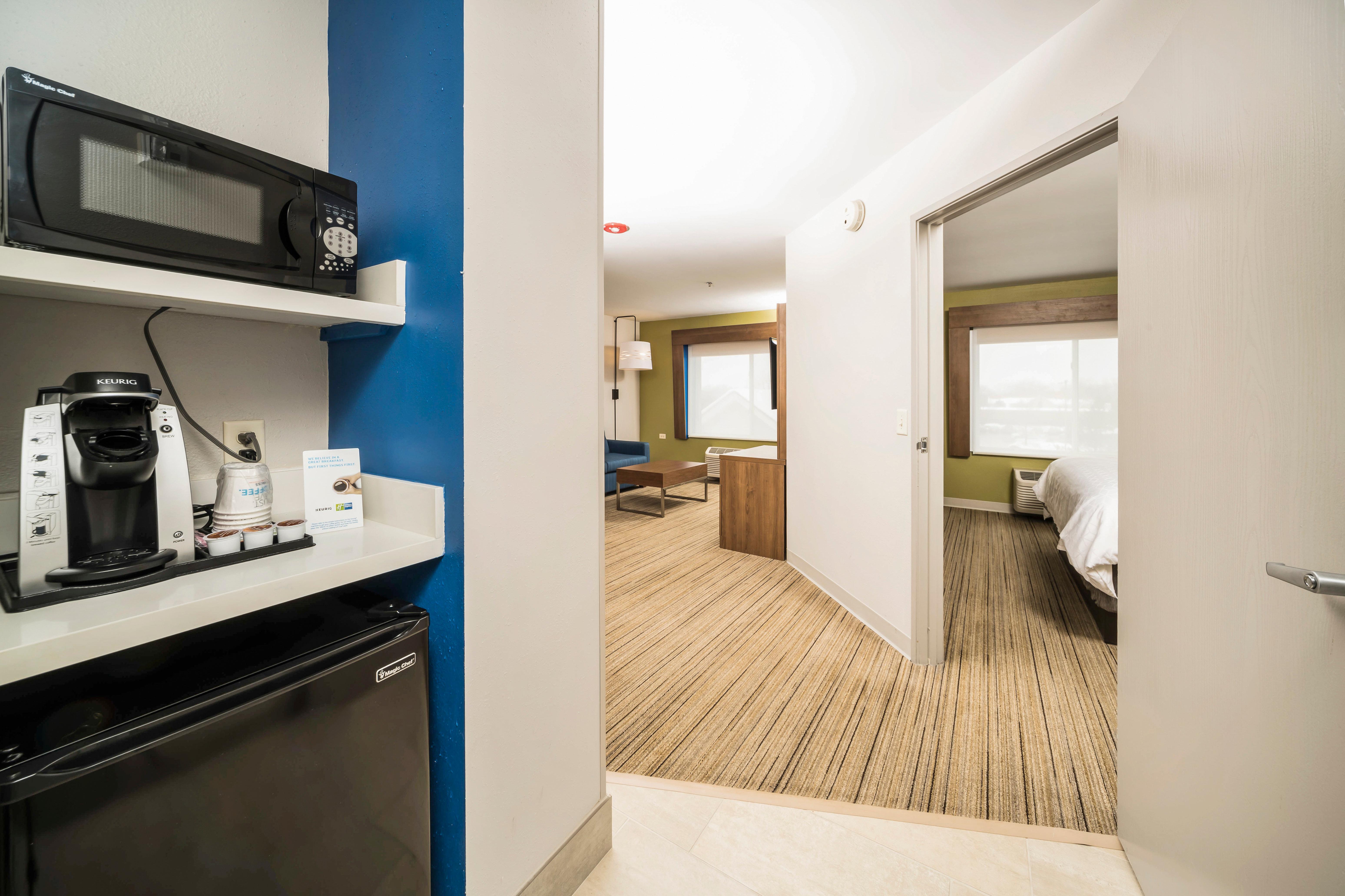 Holiday Inn Express Chicago Northwest-Vernon Hills By Ihg Exterior foto