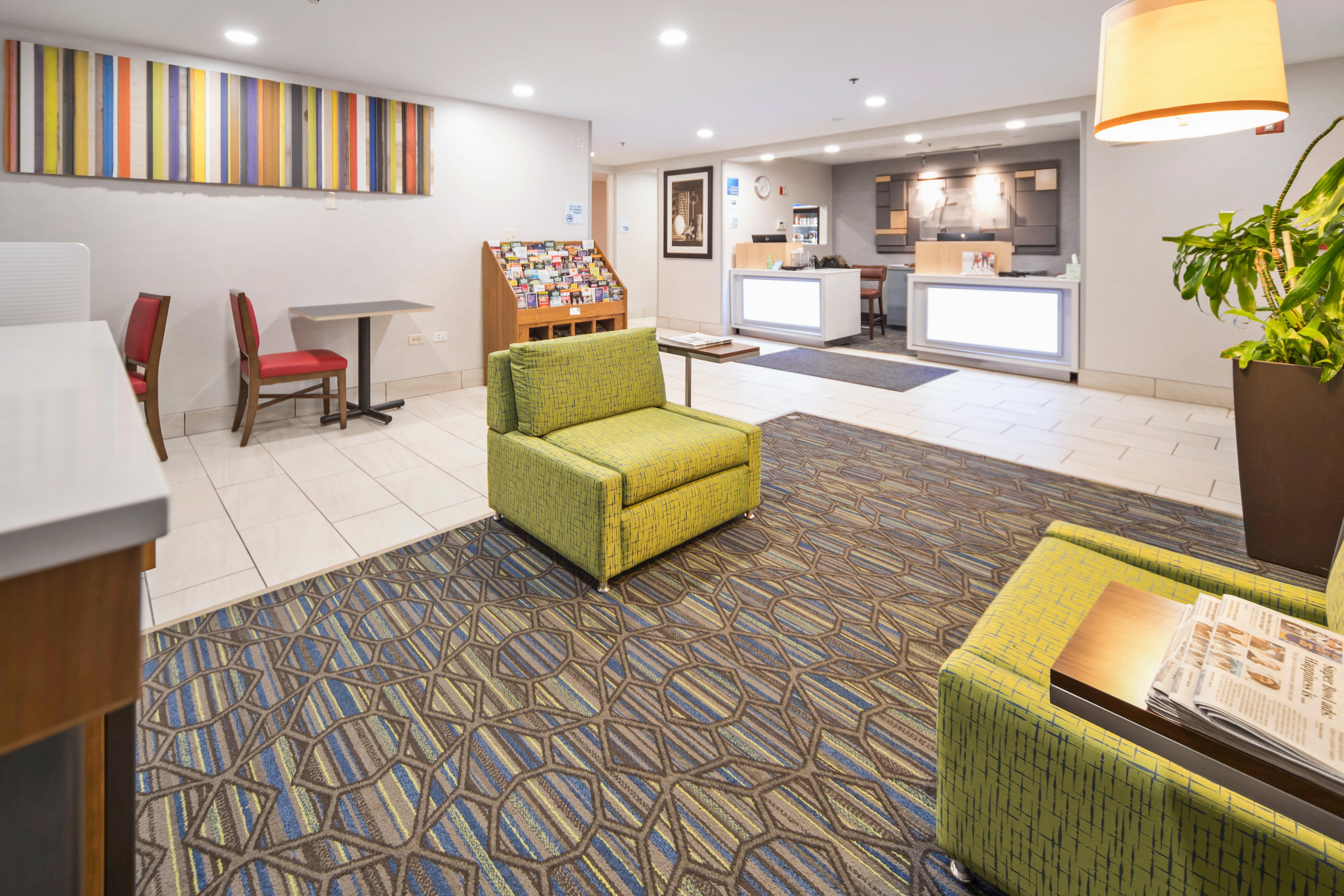 Holiday Inn Express Chicago Northwest-Vernon Hills By Ihg Exterior foto