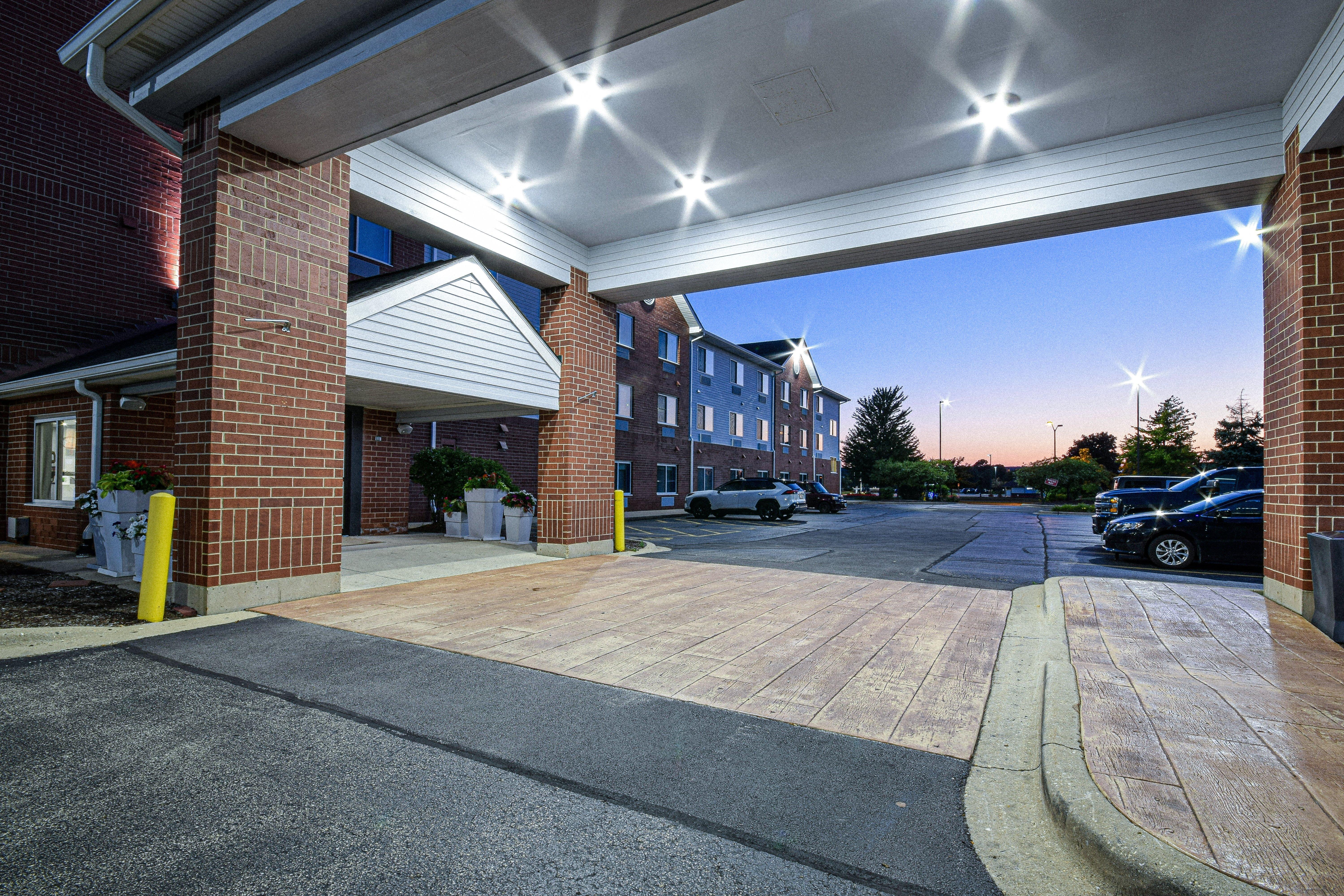 Holiday Inn Express Chicago Northwest-Vernon Hills By Ihg Exterior foto