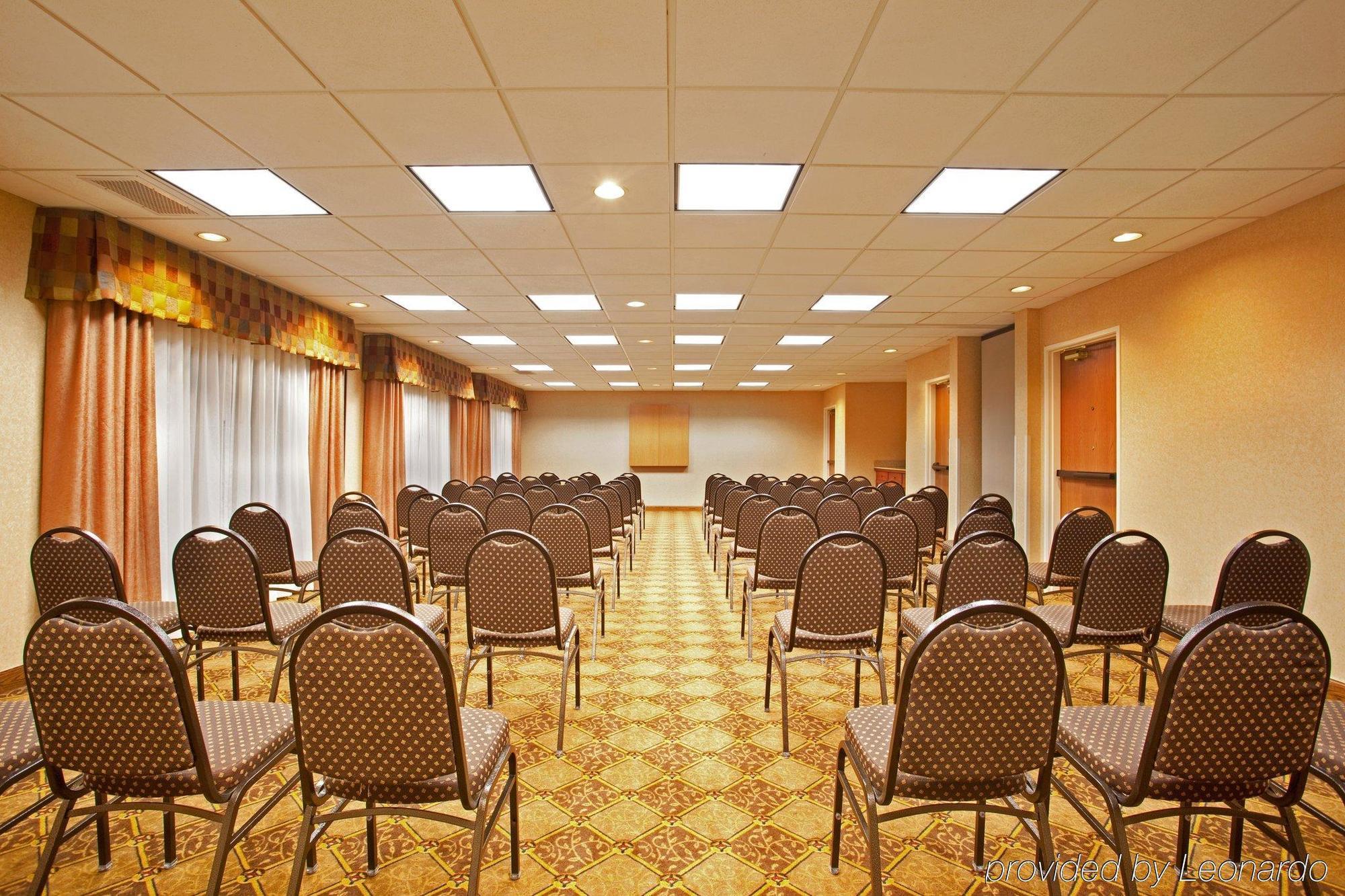 Holiday Inn Express Chicago Northwest-Vernon Hills By Ihg Facilidades foto