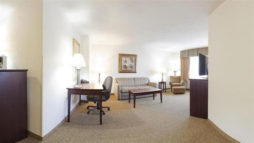 Holiday Inn Express Chicago Northwest-Vernon Hills By Ihg Exterior foto